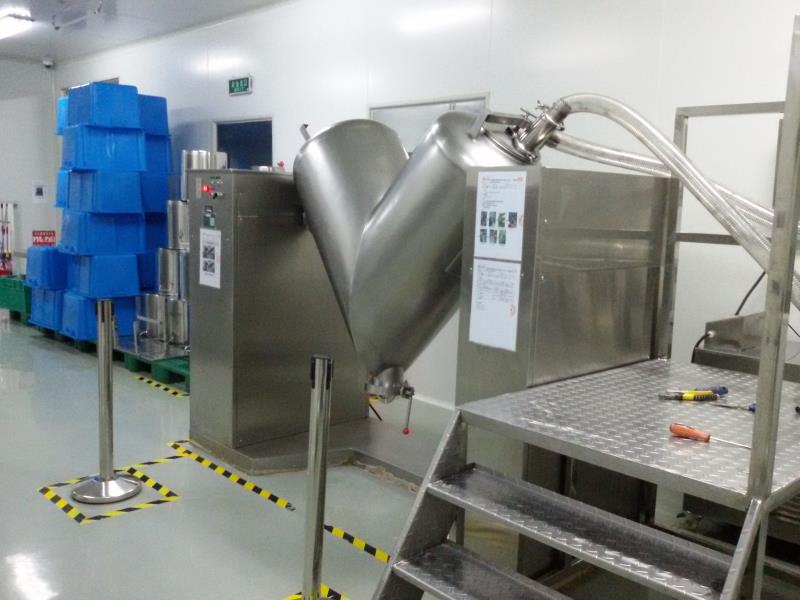 V型混合機(jī)上料.jpg